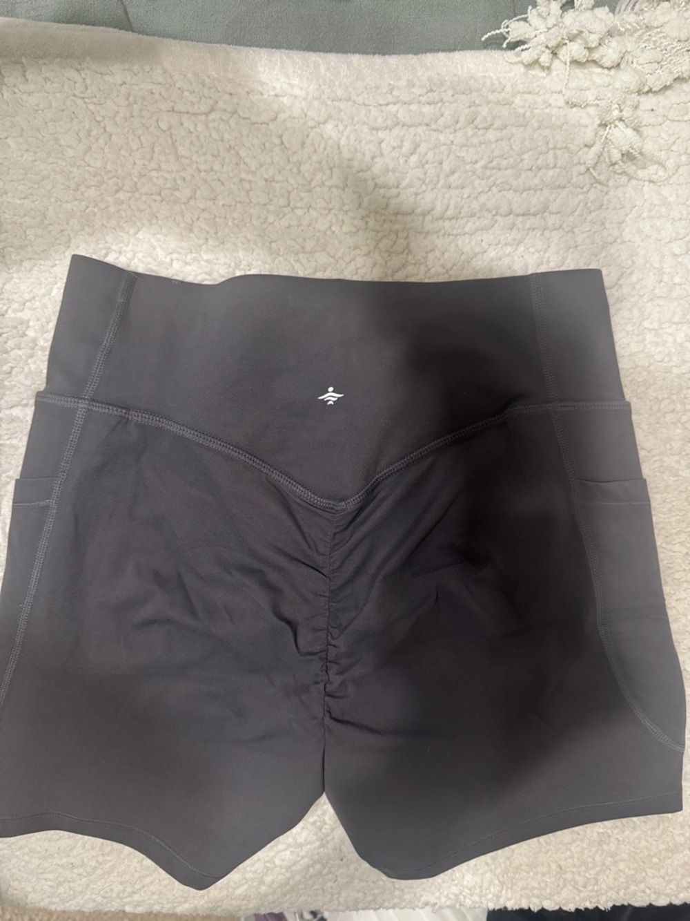 HALARA Black High-Waist Bike Shorts with Side Pockets butt lift and scrunch